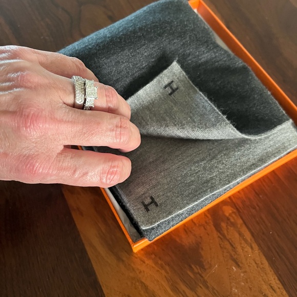 ❌SOLD❌ AUTHENTIC HERMES Tete a Equestre Reversible Scarf w original box & ribbon - Picture 10 of 13